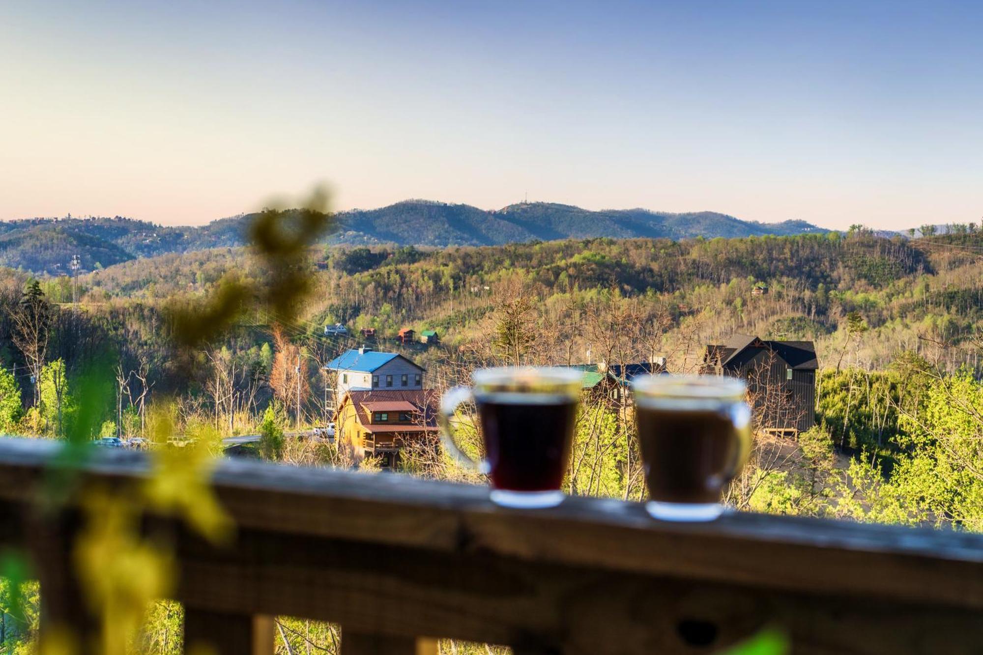 Mountainscape - Brand New Cabin W Views - Hottub - Firetable - Ps5 - Pooltable - 3 Pools Gatlinburg Exterior foto