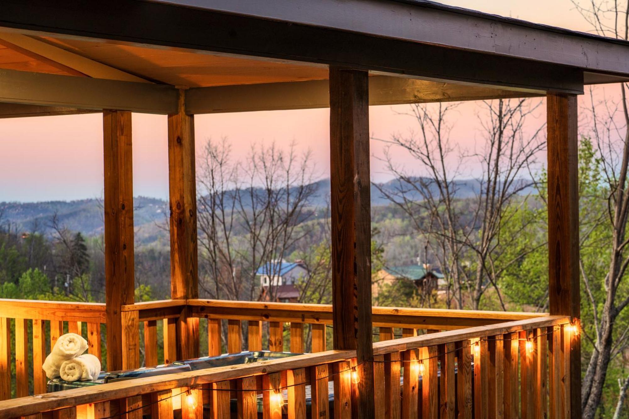 Mountainscape - Brand New Cabin W Views - Hottub - Firetable - Ps5 - Pooltable - 3 Pools Gatlinburg Exterior foto
