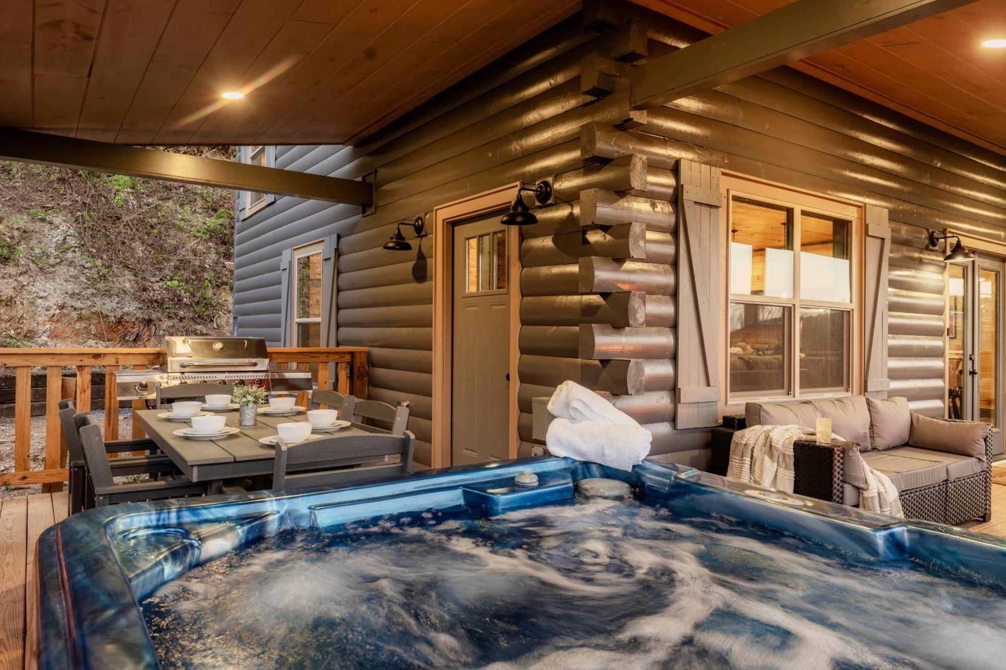 Mountainscape - Brand New Cabin W Views - Hottub - Firetable - Ps5 - Pooltable - 3 Pools Gatlinburg Exterior foto