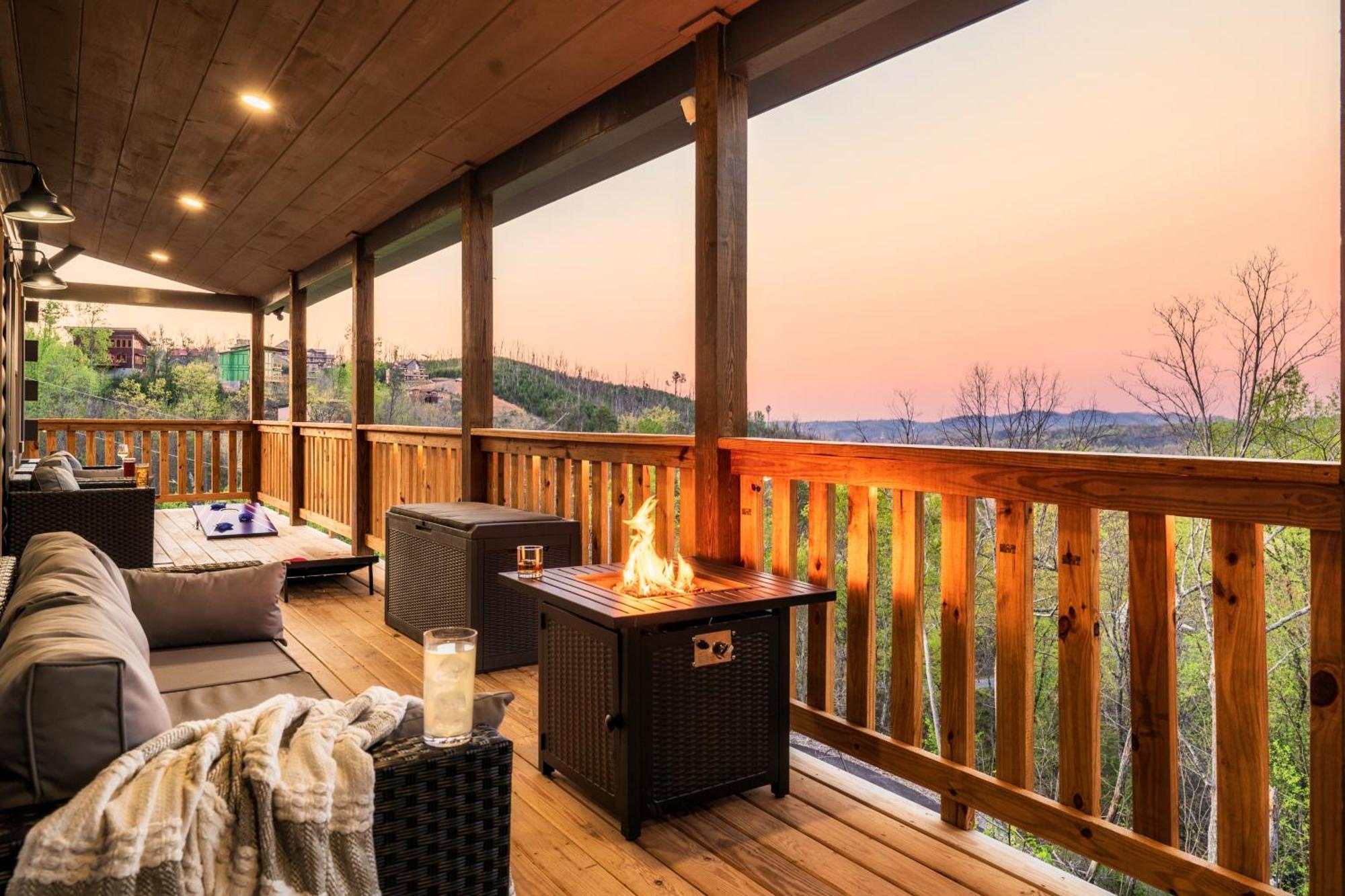 Mountainscape - Brand New Cabin W Views - Hottub - Firetable - Ps5 - Pooltable - 3 Pools Gatlinburg Exterior foto