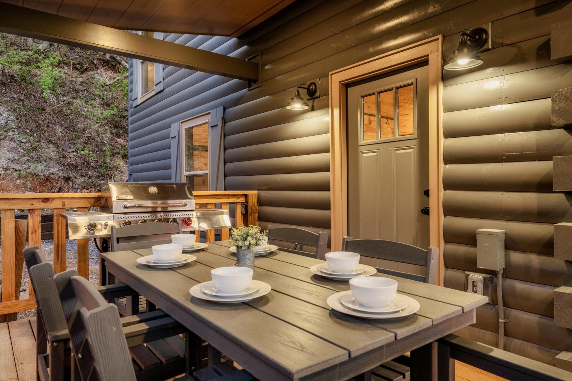 Mountainscape - Brand New Cabin W Views - Hottub - Firetable - Ps5 - Pooltable - 3 Pools Gatlinburg Exterior foto
