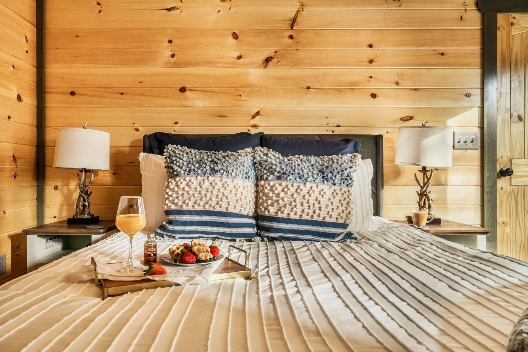 Mountainscape - Brand New Cabin W Views - Hottub - Firetable - Ps5 - Pooltable - 3 Pools Gatlinburg Exterior foto