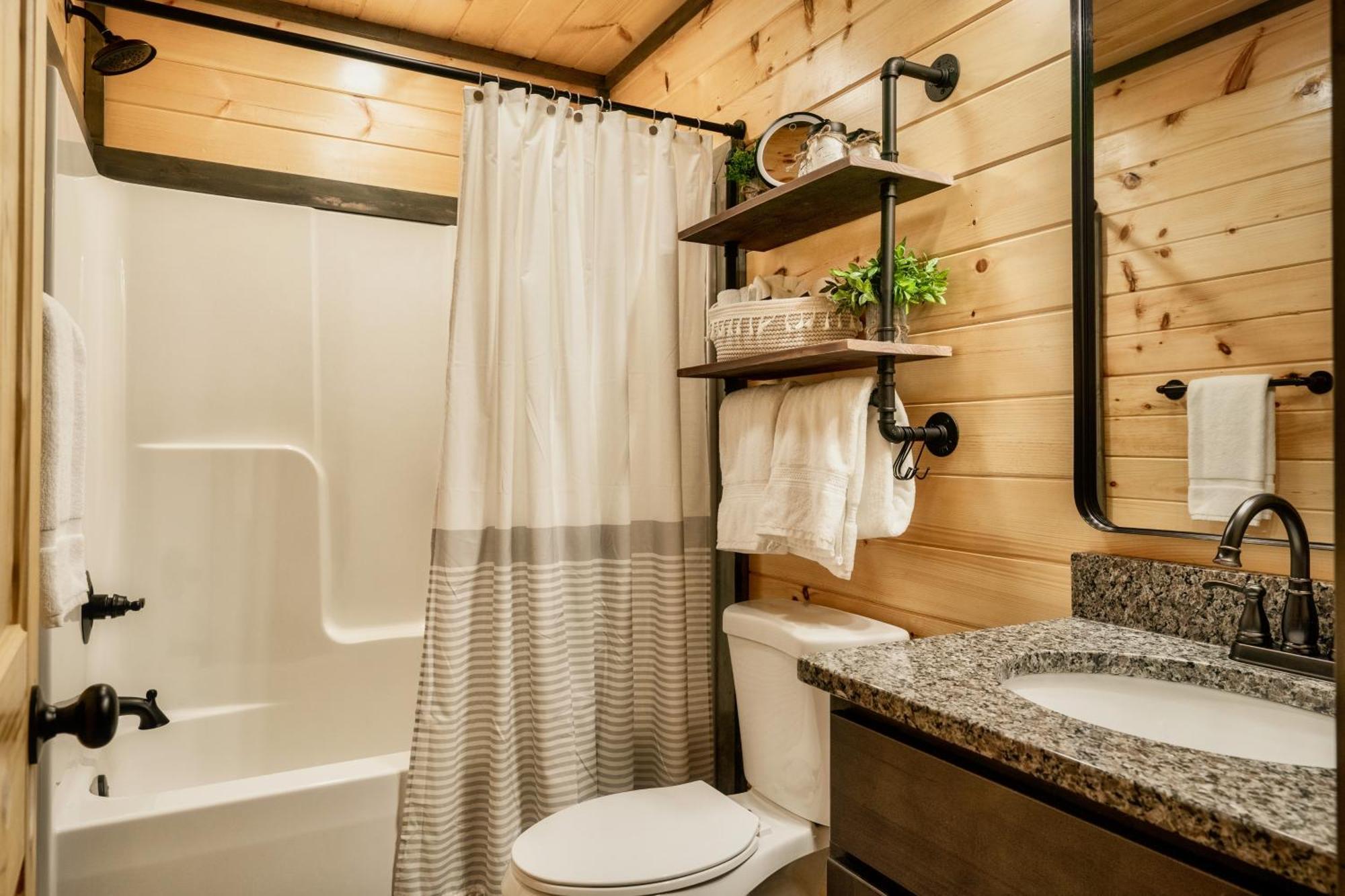 Mountainscape - Brand New Cabin W Views - Hottub - Firetable - Ps5 - Pooltable - 3 Pools Gatlinburg Exterior foto